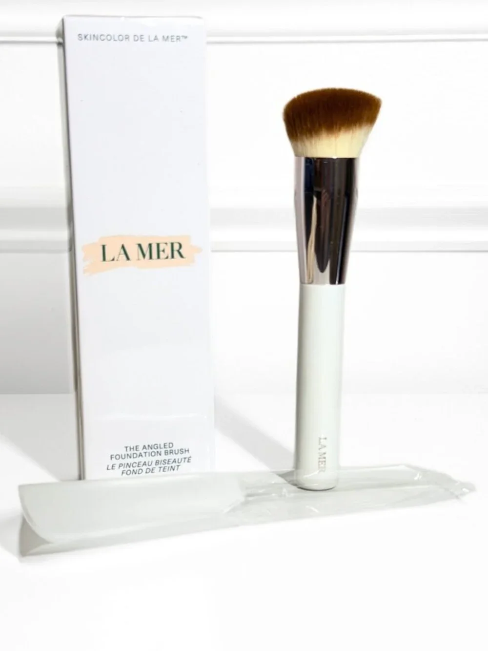 La Mer Skincolor de La Mer The Angled Foundation Brush NIB Sealed | Discontinued